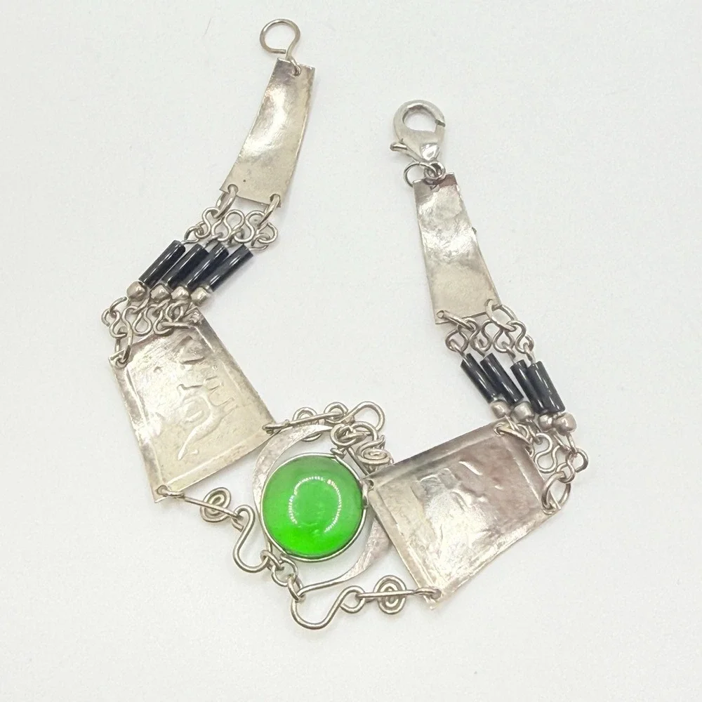 Vintage Silver Tone Bracelet w/ Green Glass Stone Southwest Llama Sun Hut Motifs
